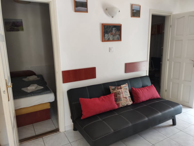 kanapé az előtérben